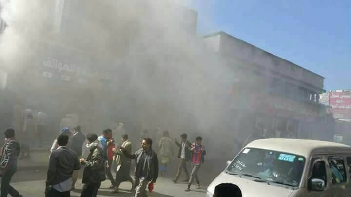 وفاة 6 أشخاص وإصابة 9 في حريق محل تجاري وسط مدينة إب (صور)