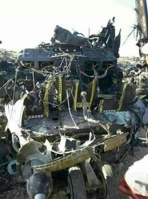 جزء من حطام الطائرة الأمريكية التي تم إسقاطها في البيضاء باليمن