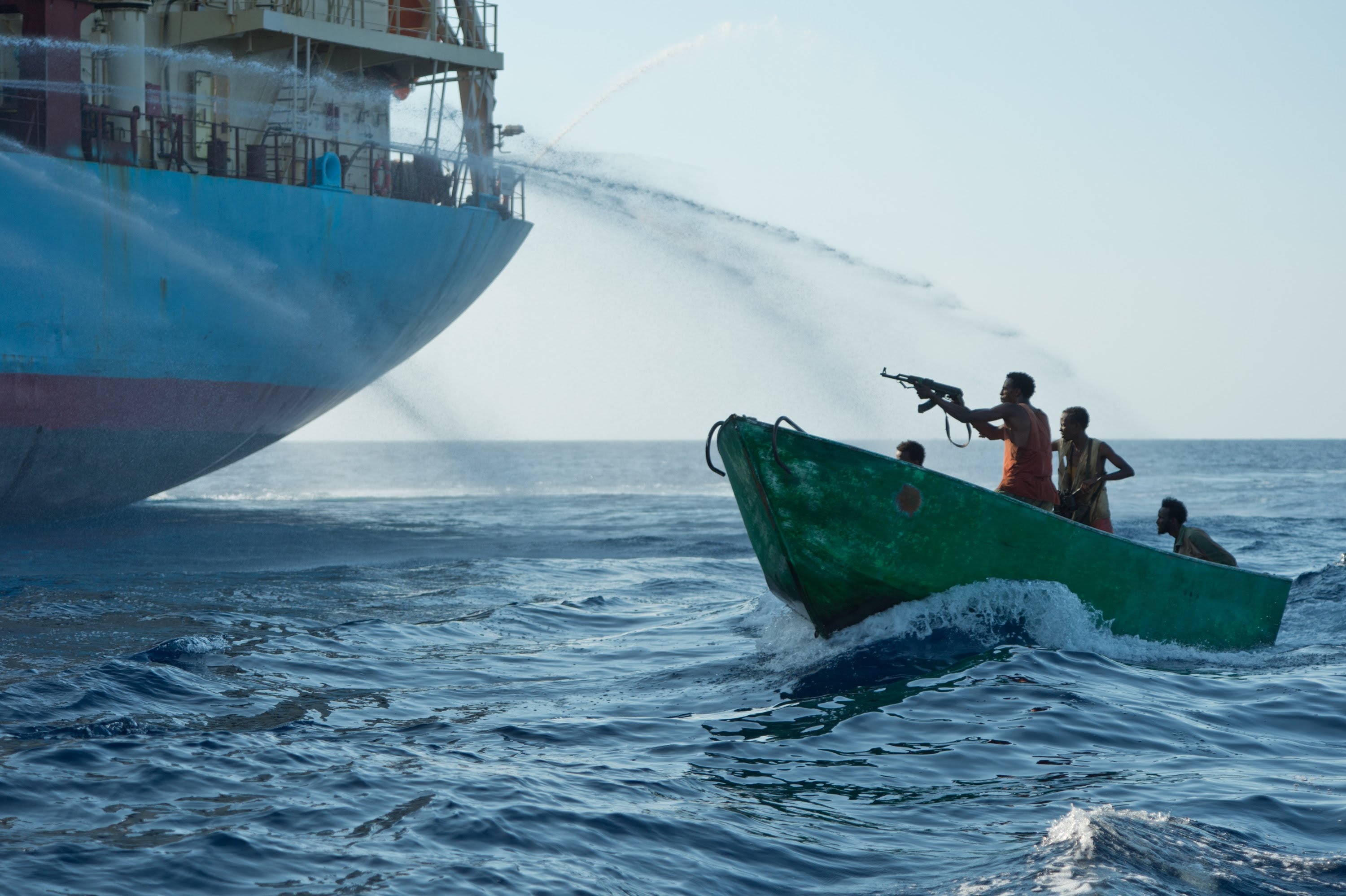 نشاط جديد للقراصنة في البحر الأحمر .. خطف سفينة هندية قبالة الصومال