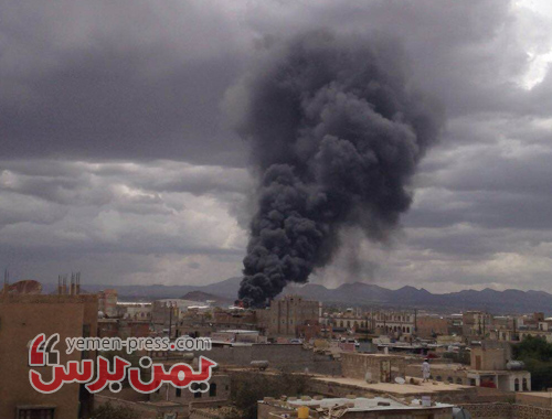 غارة جوية لقوات التحالف على مطار صنعاء الدولي واحتراق طائرة مدنية