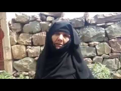 فيديو لمسنة يمنية تجهش بالبكاء وتتمنى ان تشاهد ابنها المختفي في أمريكا منذ عشرين سنة قبل ان تموت