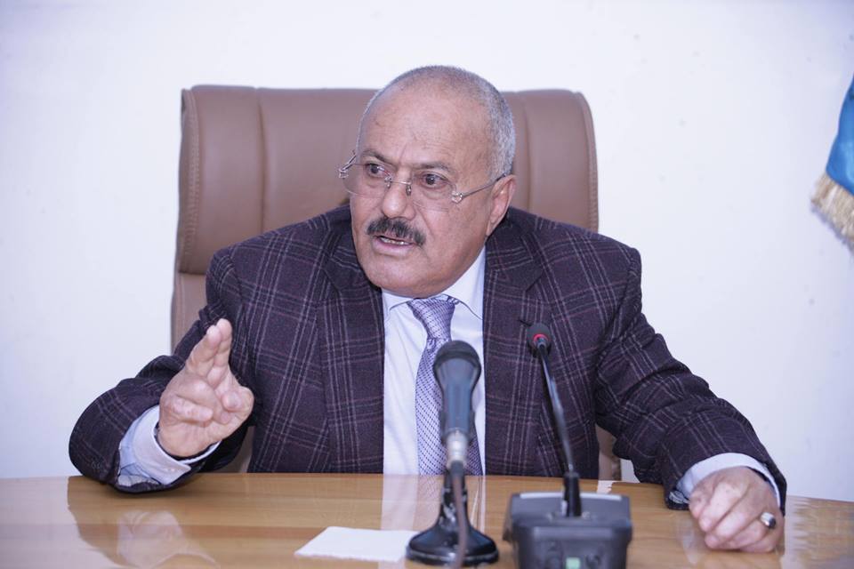 علي عبد الله صالح يوجه حكومة صنعاء بضبط أداء وسائل إعلام في إِشارة إلى إعلام الحوثيين