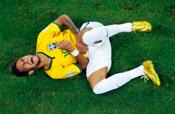 البرازيلي نيمار يغادر كأس العالم رسمياً بسبب الاصابة