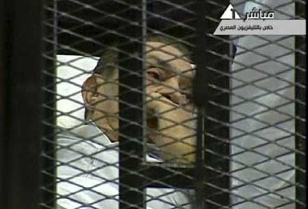 محمد حسني مبارك في قفص الأتهام