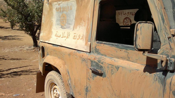 داعش ينشر صوراً لما سماه «غنائم من الجيش اللبناني»