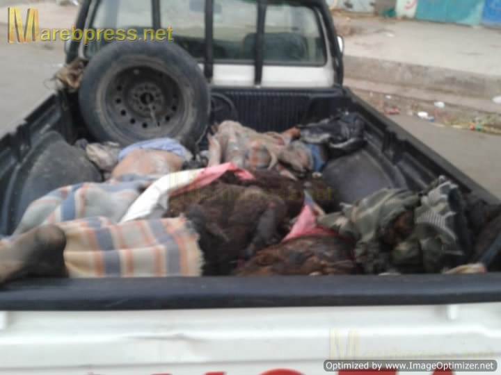 الصورة لقتلى غارة جوية لطائرة بدون في اليمن - ارشيف