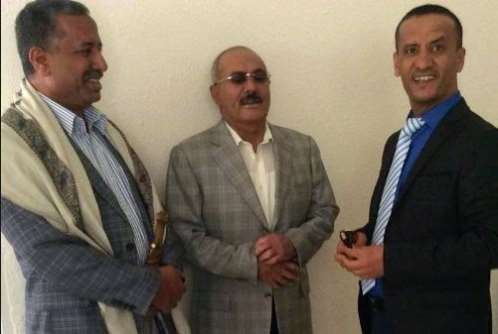 إعلامي مقرب من صالح : الحوثيون يقومون بتعبئة إرهابية لقواعدهم ضدنا