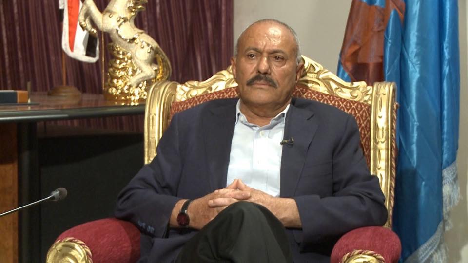 كاتب مقرب من الإصلاح يتودد للحوثيين ويحرضهم على قتل «علي صالح»