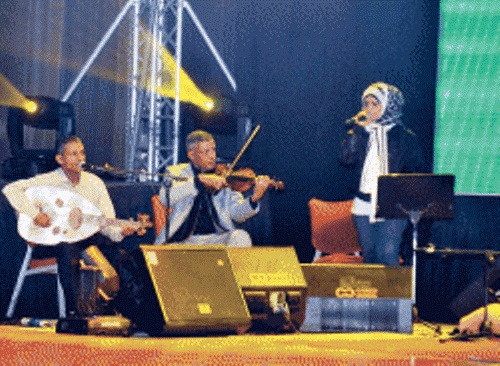تناغم موسيقي فرنسي كويتي يمني في غرناطة