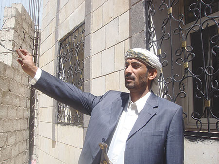 إصابة الشيخ القبلي صغير بن عزيز إثر هجوم مسلح وسط العاصمة صنعاء