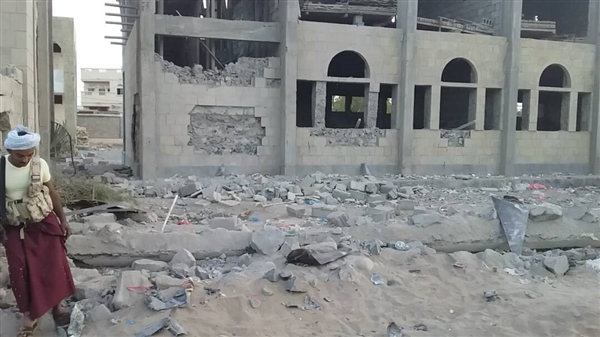 سقوط صاروخ باليستي أطلقه الحوثيون على مدرسة للبنات في الخوخة المحررة