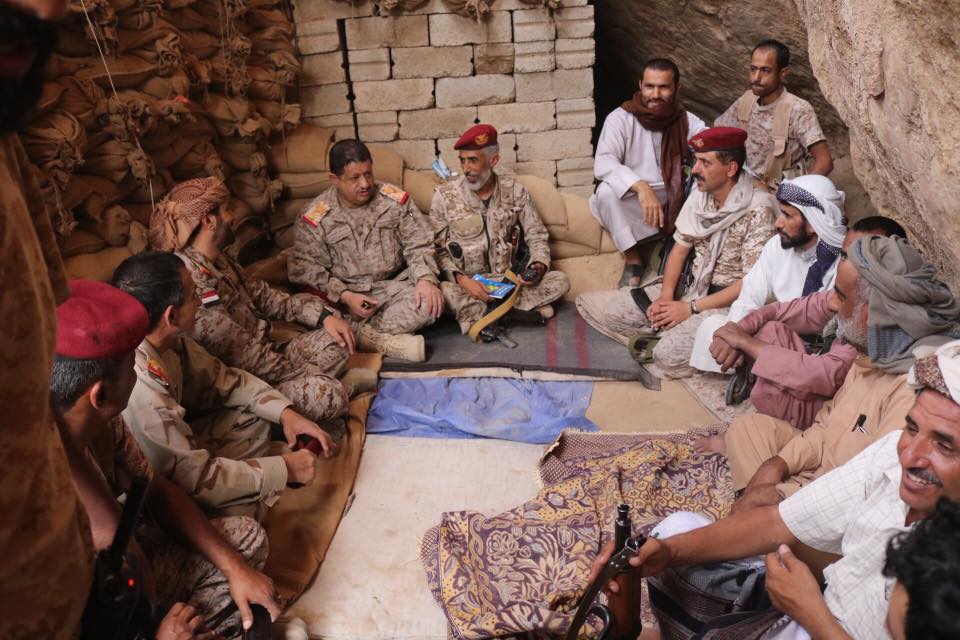 رئيس هيئة الأركان يشرف على سير المعارك شرق العاصمة صنعاء
