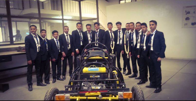 طلبة يمنيون يبتكرون سيارة صديقة للبيئة تعمل بالطاقة الكهرومغناطيسية (صور)