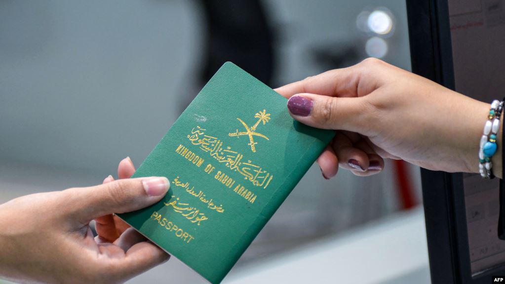 300 شخص يحصلون على الجنسية السعودية سنوياً