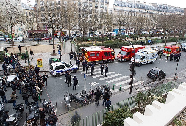 مقتل 11 شخص في هجوم نفذه مسلحون على مقر صحيفة ساخرة في فرنسا