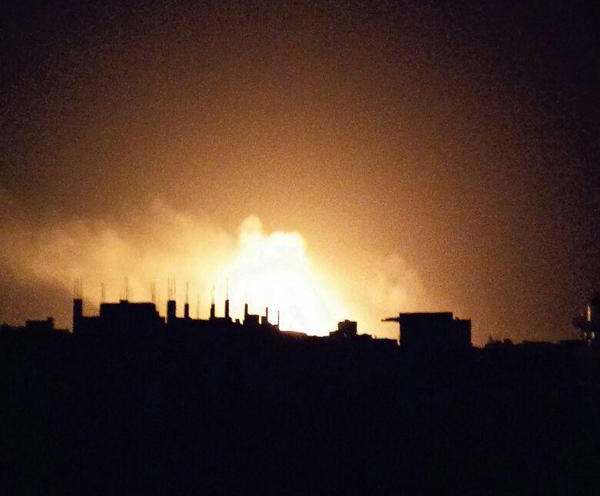 طيران التحالف يعاود قصف «تبة التلفزيون» شمال العاصمة صنعاء