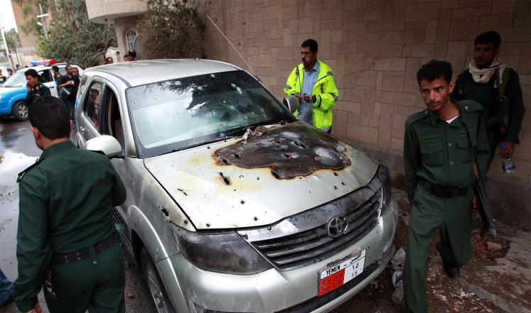 السيارة التي تعرضت لإطلاق النار في حي حدة الدبلوماسي بصنعاء مما 
