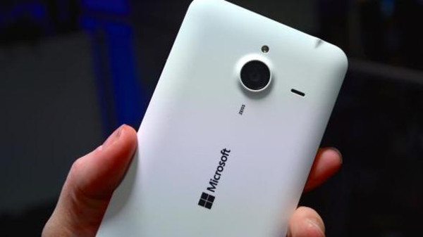 هاتف Lumia 940 XL بماسح لقزحية العين.. جديد مايكروسوفت