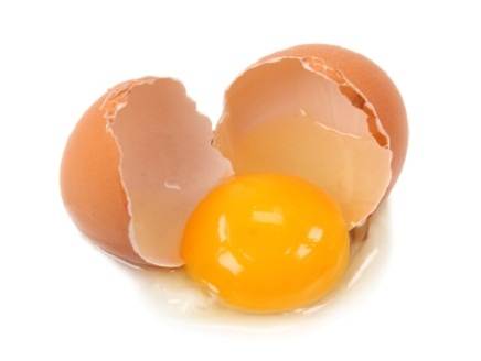 كثرة تناول صفار البيض يؤدي للإصابة بأمراض القلب