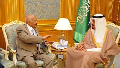 ولي العهد السعودي يعبر عن استياء المملكة من بقاء صالح في اليمن وعرقلته للعملية السياسية