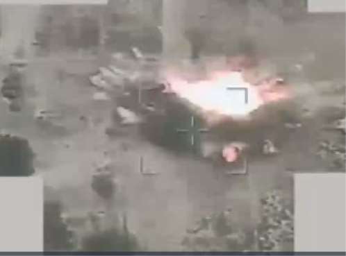 التحالف العربي ينشر فيديو لاستهداف الطيران لميليشيا الحوثي وقوات صالح قرب حدود السعودية (فيديو)