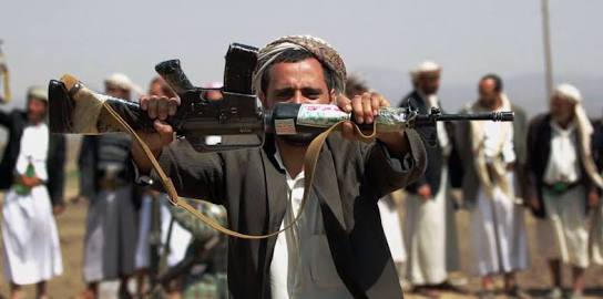 مليشيا الحوثي تواصل ملاحقة شيوخ القبائل وتراقب اتصالاتهم