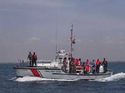 ضبط 60 متسللا في قطاع المخاء وإنقاذ 7 صيادين في خليج عدن