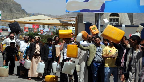 «القاعدة» يهدد حقول النفط في اليمن