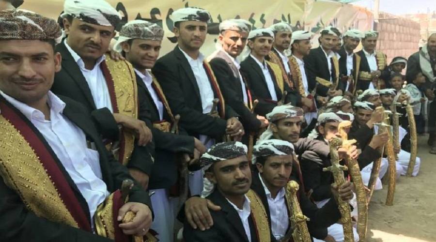 الحوثيون يختطفون 10 عرسان في البيضاء ويلاحقون آخرين شاركوا في عرس جماعي