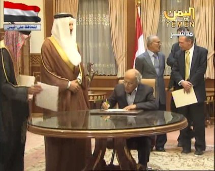الإرياني التقى الرئيس في الرياض لأكثر من 24ساعة ومعلومات عن صيغة جديدة لاتفاق على نقل السلطة وبقاء صالح رئيساً فخرياً