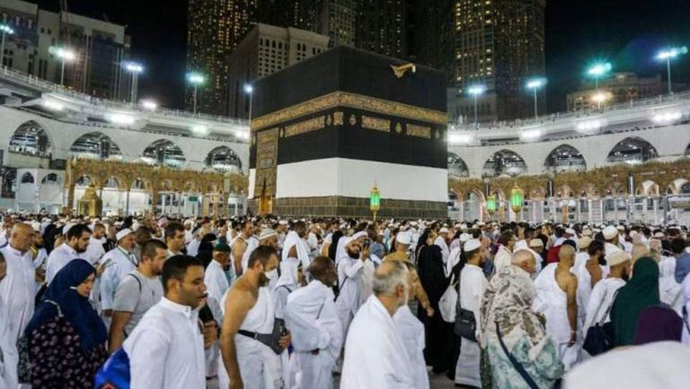 السعودية تلغي رسوم تكرار العمرة وتعيد هيكلة تأشيرات الزيارة