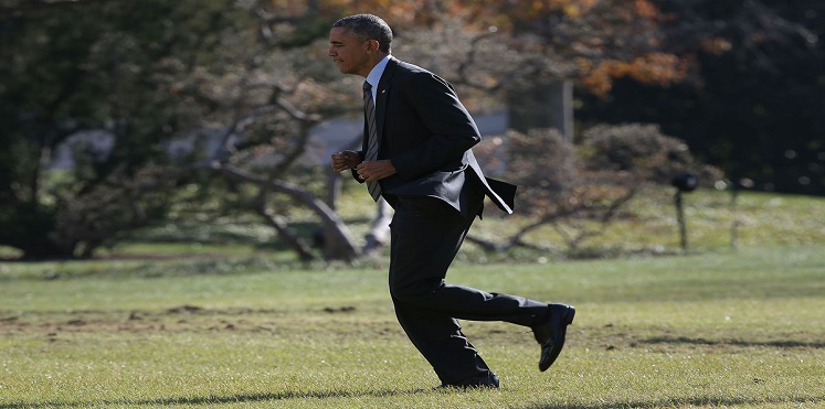 ما الذي نسيه أوباما وأعاده راكضًا إلى البيت الأبيض؟ (صور وفيديو)