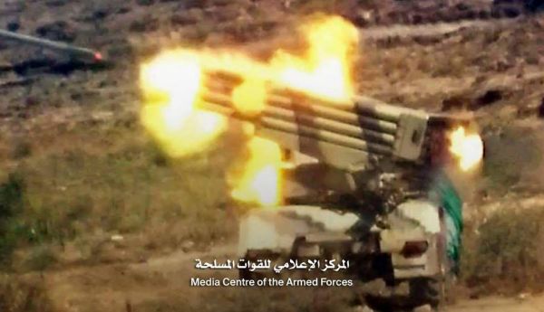 لأول مرة .. مدفعية الجيش تضرب أهدافاً لمليشيا الحوثي في إب