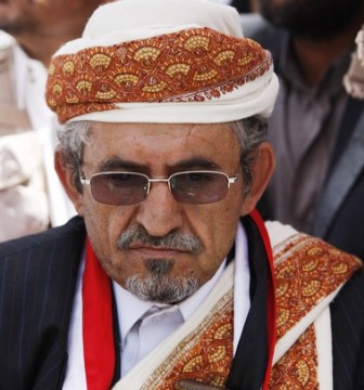 مكتب صادق الأحمر ينفي رفضه تحكيم الحوثيين وسرقة جنبيته