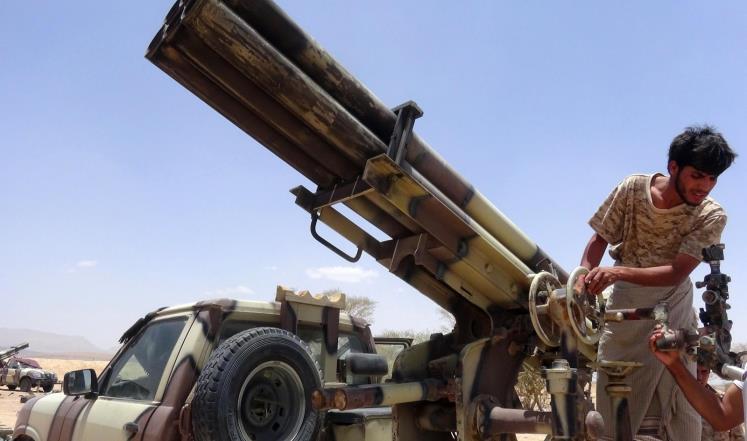 اشتباكات عنيفة بمحافظة تعز ومقتل قائد كتيبة عسكرية والحوثيون يقصفون مخازن الأدوية (تفاصيل)