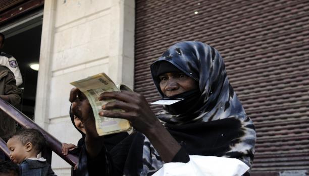السوق السوداء للعملات صانعة الأثرياء الجدد في اليمن