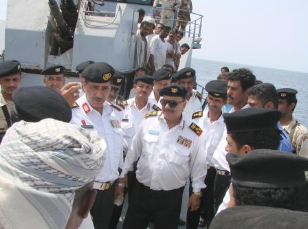قائد القوات البحرية اليمنية يعلن نتائج زيارة وفد عسكري سعودي للبحرية بعدن 