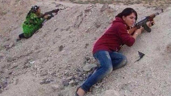 بالصور.. نساء وأطفال يقاتلون دفاعاً عن كوباني ضد \