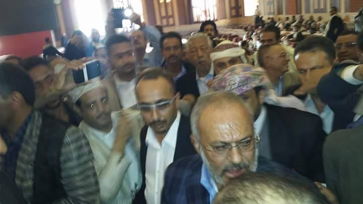 شاهد بالصور.. المخلوع صالح يظهر في العاصمة صنعاء لتقديم العزاء بوفاة الإرياني