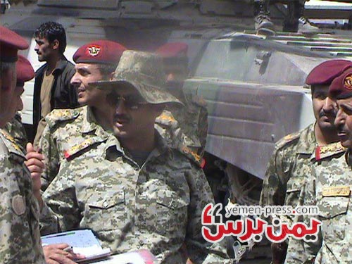 قائد الحرس الجمهوري يرفض توجيهات رئاسية بتسليم صواريخ «سكود» لوزارة الدفاع ويهدد بقصف صنعاء