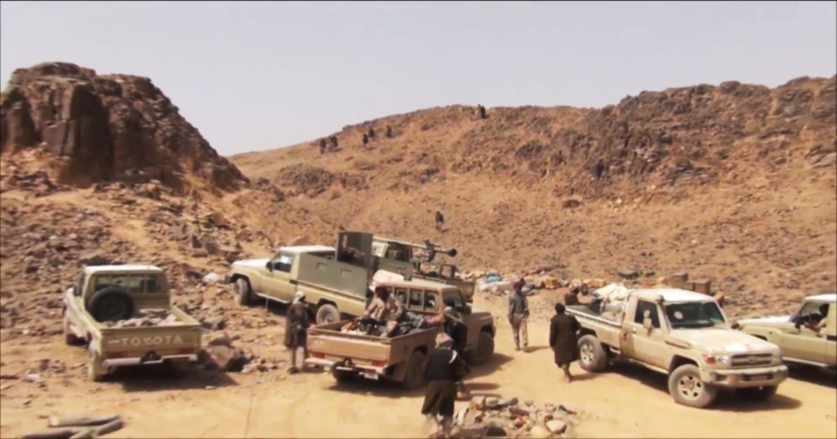 مدفعية الجيش وطيران التحالف يدكان تحصينات ومواقع الانقلابيين في نهم شرق صنعاء