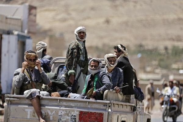 الرعب يسري في أوساط قيادات الحوثي في صنعاء وزعيم الجماعة يوجه بالاستعداد للمواجهة أو المغادرة