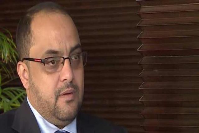 ياسر العواضي يؤكد دفن الرئيس السابق بشكل سري وبشروط الحوثيين ويدعو للاتفاف حول زعيم المؤتمر الجديد