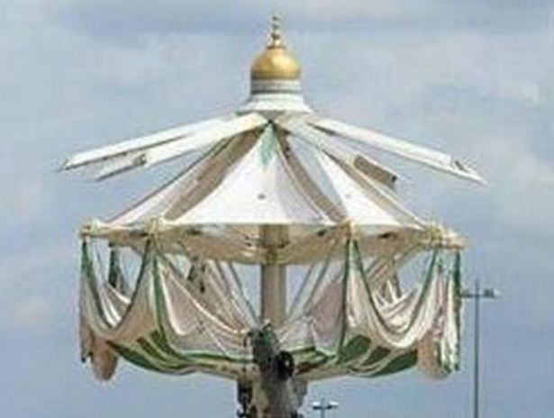 صور: تركيب أكبر مظلات في العالم بالمسجد الحرام
