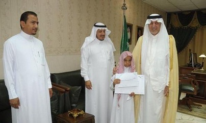 وزير التربية السعودي الامير خالد يكرم الطالب اليمني «عبدالرحمن» لموقفه النبيل مع زميله المتوفي