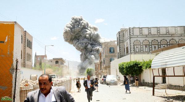 صورة للقصف الذي طال منزل صالح بصنعاء