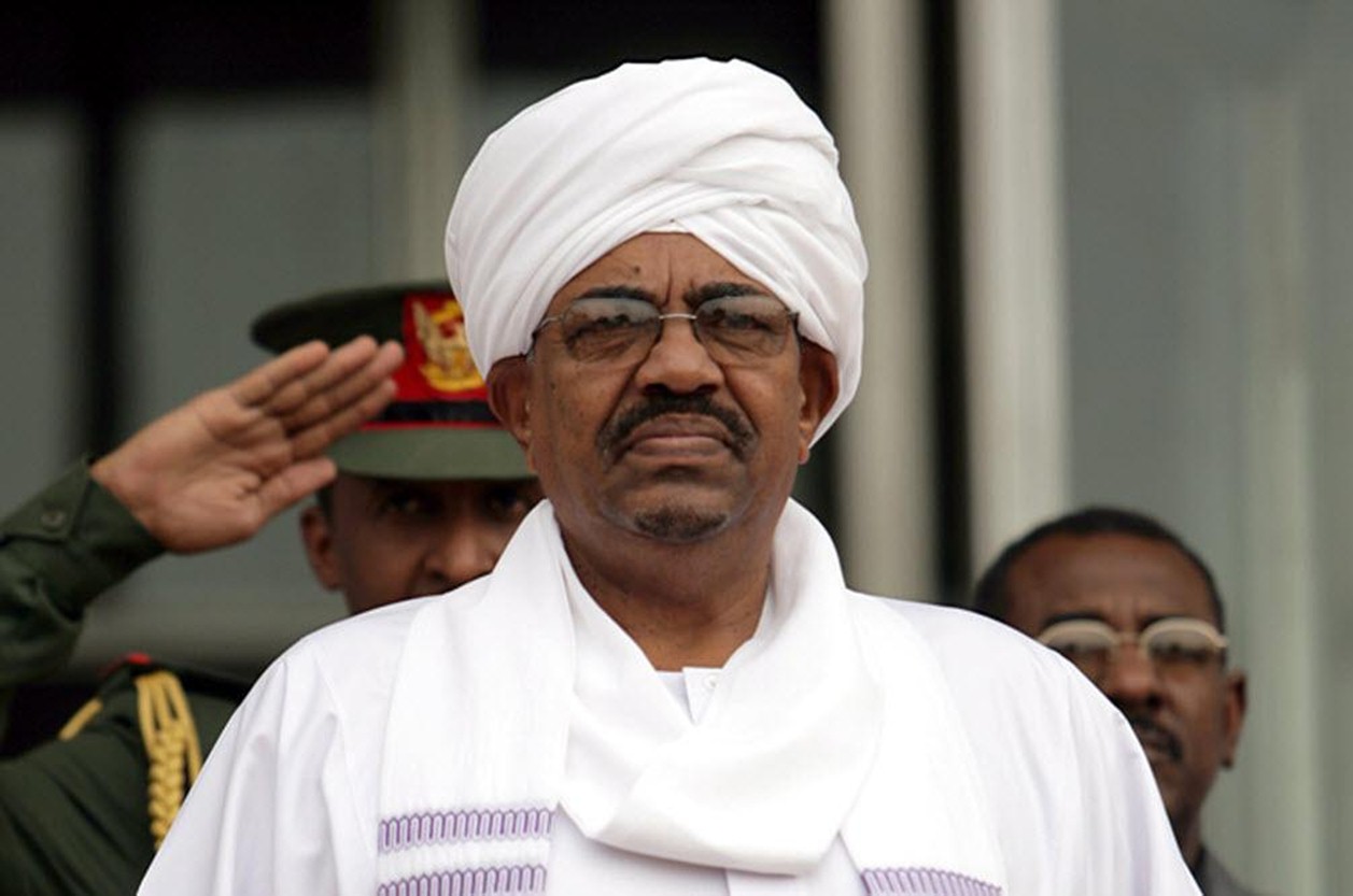 الرئيس السوداني يعلن سبب مشاركة بلاده مع التحالف العربي باليمن وموقفه من حرب عربية ايرانية