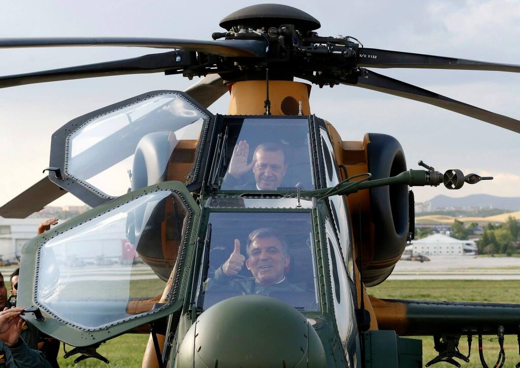 بالصور.. «أردوغان» و«جول» يطلقان أول هليكوبتر هجومية تركية محلية الصنع