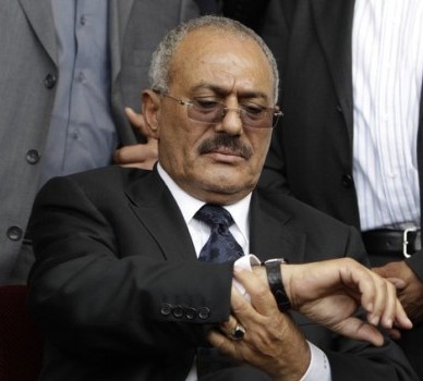 صالح يبلغ وفد المؤتمر رفضه نقل صلاحياته إلى نائبه والاتحاد الأوروبي يهدد باتخاذ عقوبات ضد رموز النظام