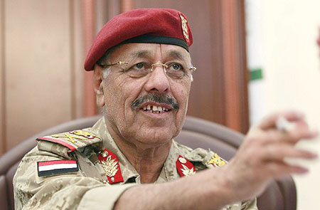 اللواء علي محسن صالح الأحمر قائد المنطقة الشمالية الغربية